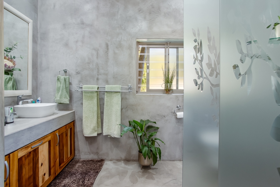 5 Bedroom Property for Sale in Lemoenkloof Western Cape